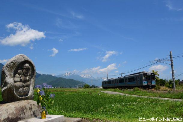 列車を見守る大黒天