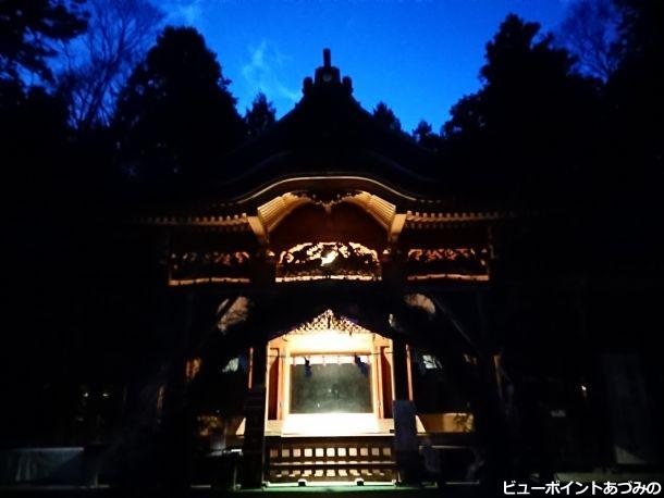 黄昏時の穂高神社