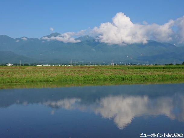 夏色の稜線と雲