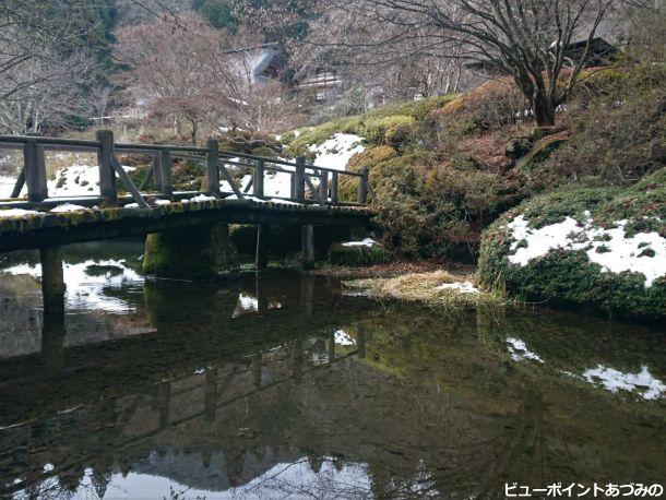 雪化粧した蓮華池