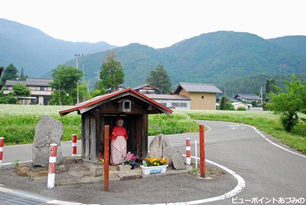 蕎麦の花咲く辻