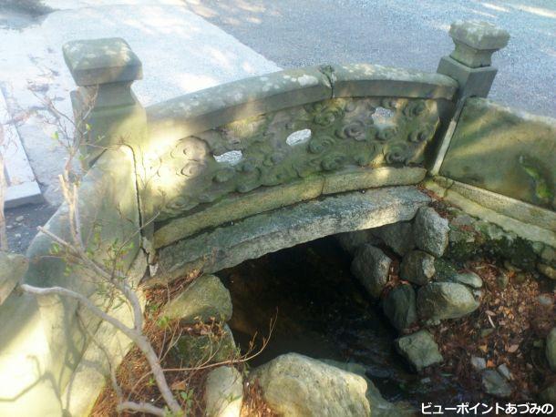 穂高神社境内の神橋