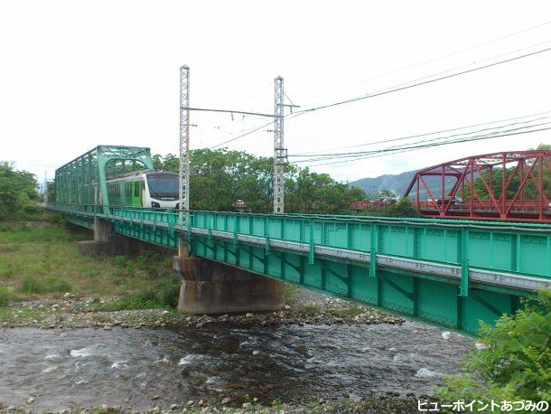 緑のトラス橋