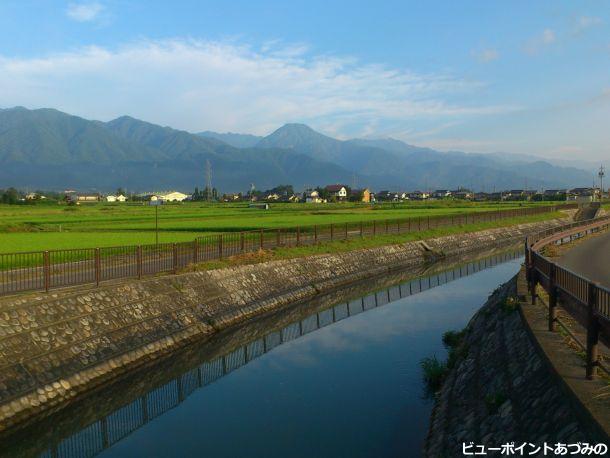 拾ヶ堰と有明山