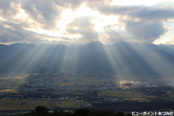 雲の合間から