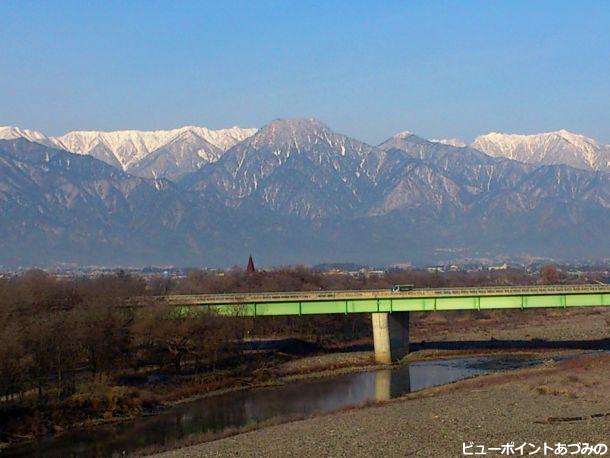 光橋から望む有明山