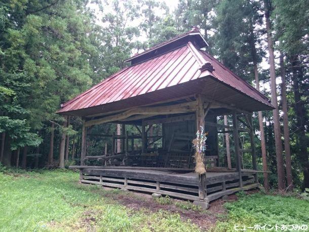 白山神社の神楽殿