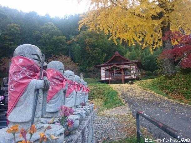 大銀杏と六地蔵