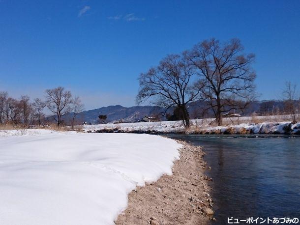 雪の穂高川