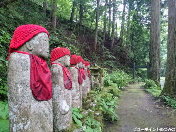 苔むす苔むす六地蔵