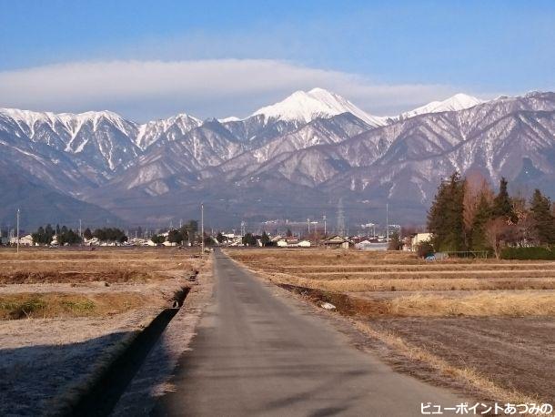 春めく常念岳