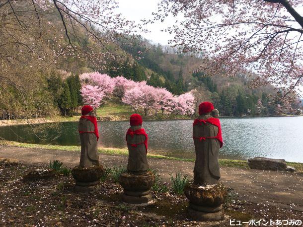 地蔵と中綱湖