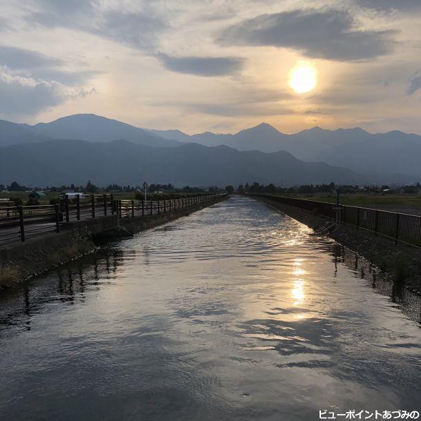 夕暮れ時の拾ヶ堰