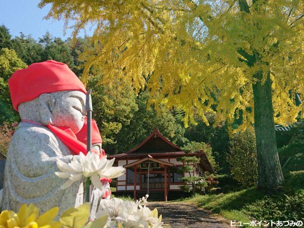 六地蔵と銀杏