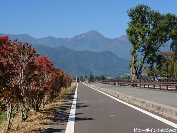 満天星と常念岳