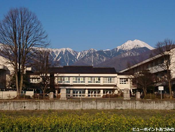 菜の花と学舎と常念