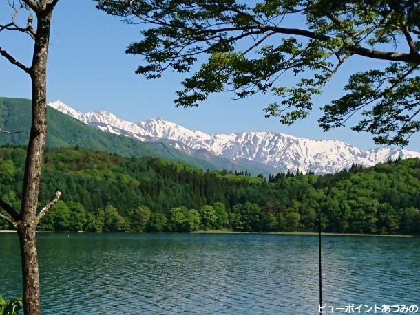 湖畔から望む白馬三山