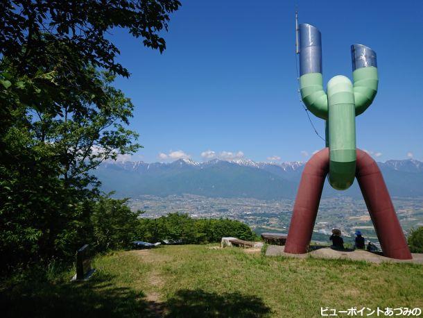 常念岳と歴史の塔