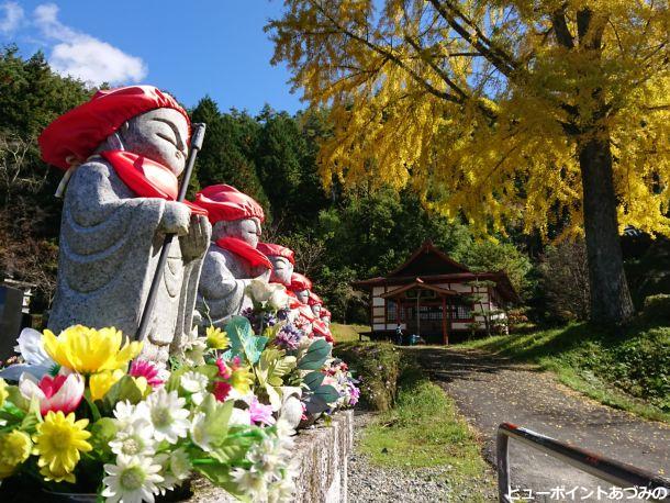 六地蔵と大銀杏