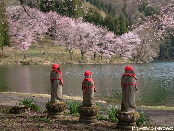 桜とお地蔵さま