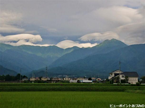 湧きたつ雲と常念岳