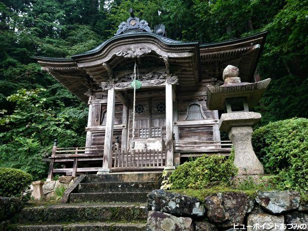 雨に濡れる聖天堂