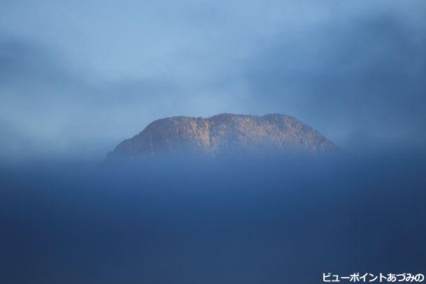 雲間の富士