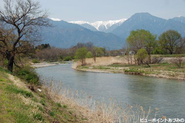 穂高川の河畔から