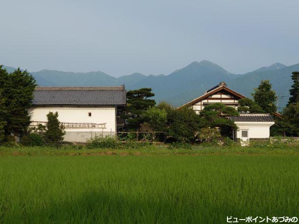 土蔵と屋敷林と常念