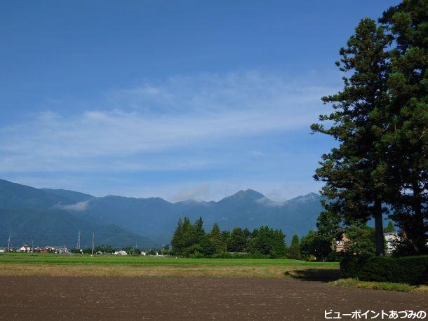 蝶常念と屋敷林