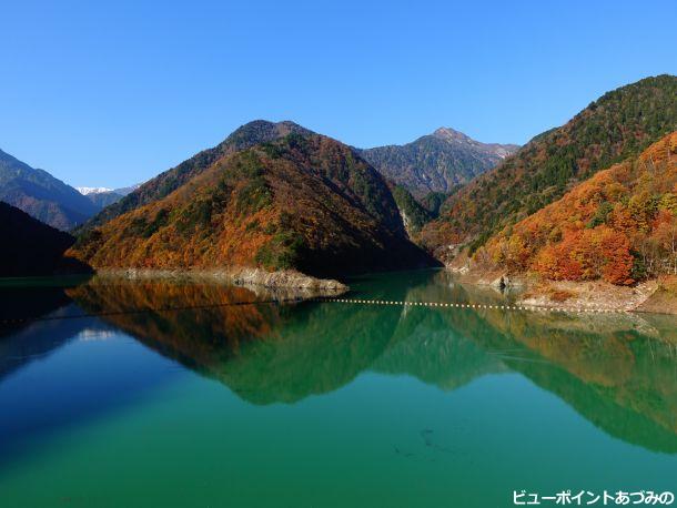 竜神湖にて。何段紅葉