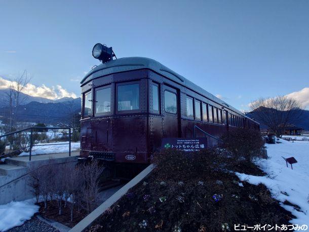 黄昏時のレトロ電車