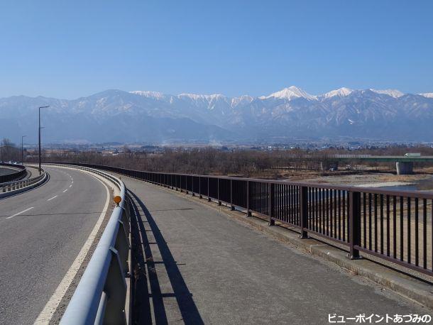 光橋と常念岳