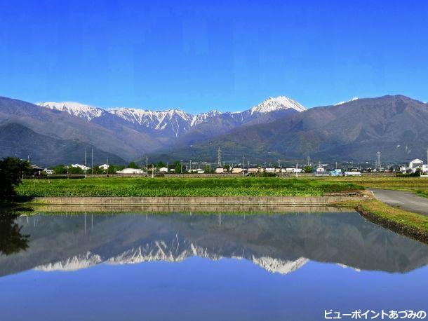常念岳の水鏡