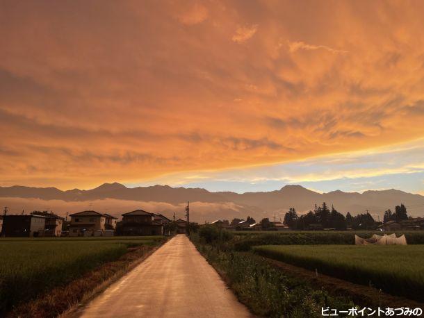 雷雨の後の夕空