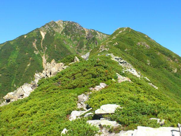 前常念から望む常念岳