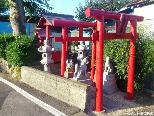 街道裏の稲荷神社