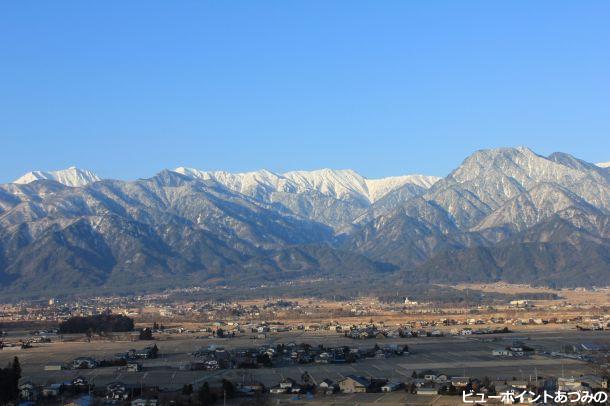 朝日に輝く有明山