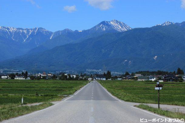 常念岳へ続く道