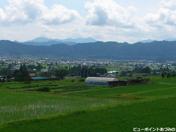 山麓の田園風景